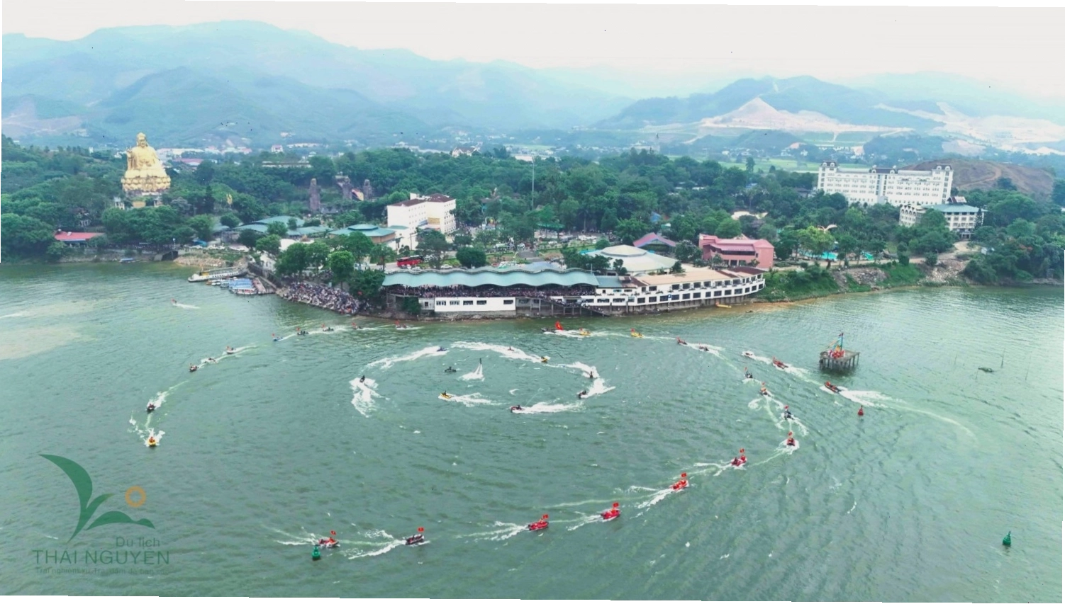 Hồ Núi Cốc thơ mộng