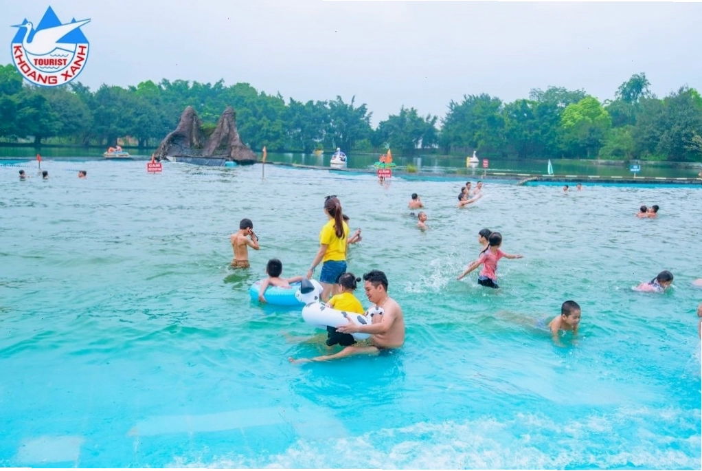Hồ tạo sóng độc đáo tại Khoang Xanh Suối Tiên