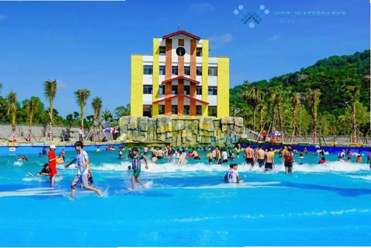 Hồ tạo sóng tại Công viên nước Thanh Long với những con sóng nhân tạo