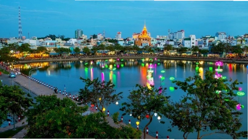 Hồ Xáng Thổi Cần Thơ với cảnh quan thiên nhiên