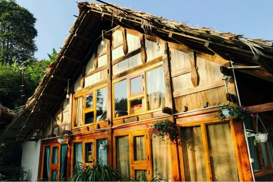 Hoàng hôn buông xuống trên bản Tả Van