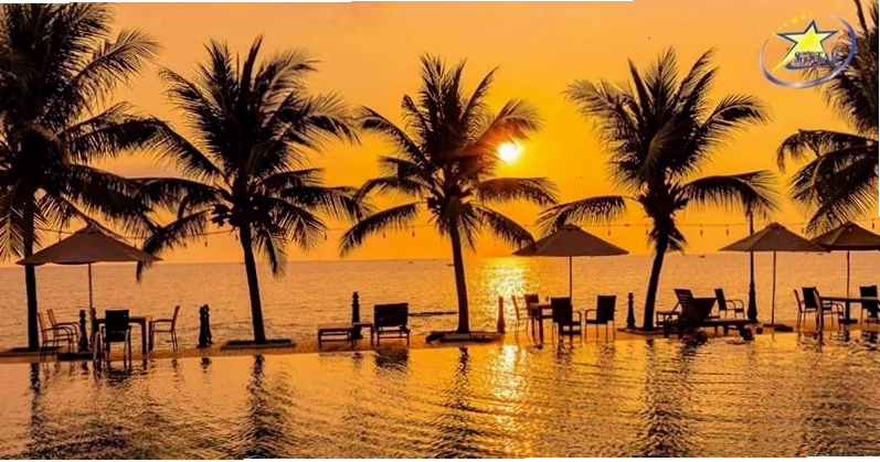 Hoàng hôn lãng mạn bên hồ bơi Sun Việt Resort Phú Quốc