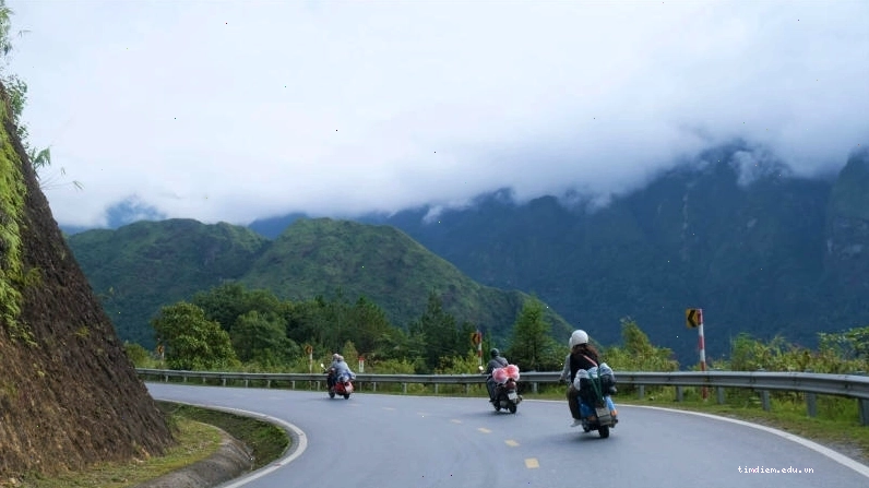 Hoàng hôn rực rỡ trên biển nhìn từ Núi Đèn Hà Tiên