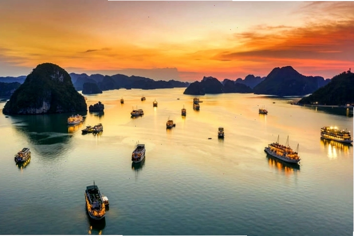 Hoàng hôn tại Vịnh Hạ Long