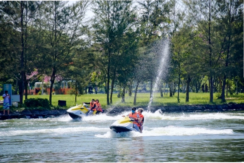 Hoạt động chèo SUP tại Suối Mơ Đồng Nai