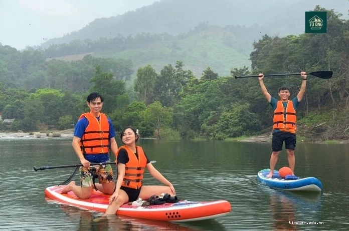 Hoạt động chèo SUP trên Hồ Suối Dầu
