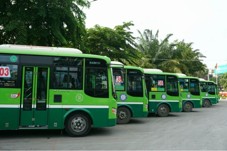 Hoạt động chèo SUP trên hồ Suối Mơ