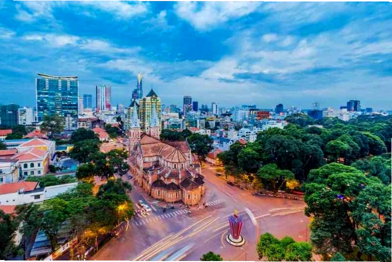 Hoạt động chèo thuyền kayak trên Vịnh Bái Tử Long