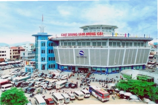 Hoạt động đánh bắt hải sản của ngư dân tại vùng biển Quảng Ninh