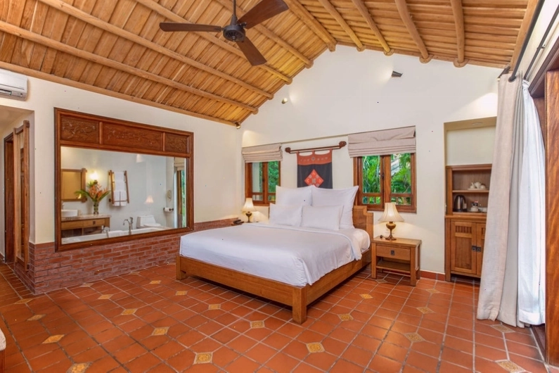 Hoạt động đạp xe khám phá xung quanh Emeralda Resort Ninh Bình