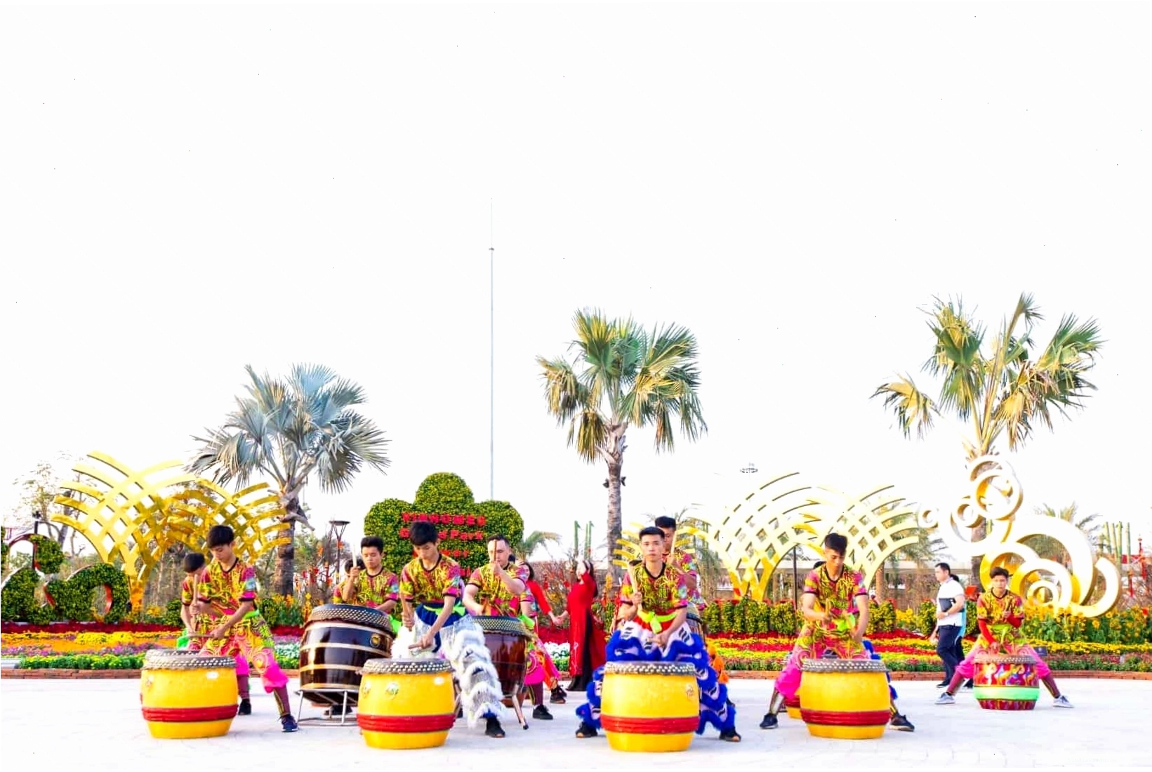 Hoạt động lễ hội sôi động tại Công viên Ánh Sáng Vinhomes Grand Park