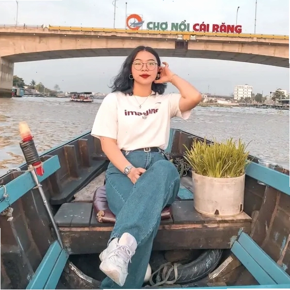 Hoạt động mua bán tấp nập tại Chợ nổi Cái Răng
