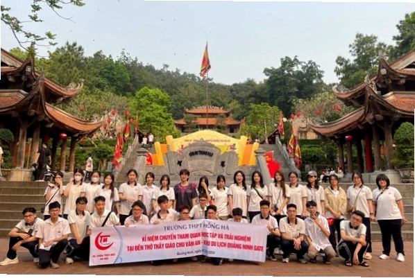 Hoạt động ngoại khóa của học sinh tại khu du lịch Thác Bạc Suối Sao