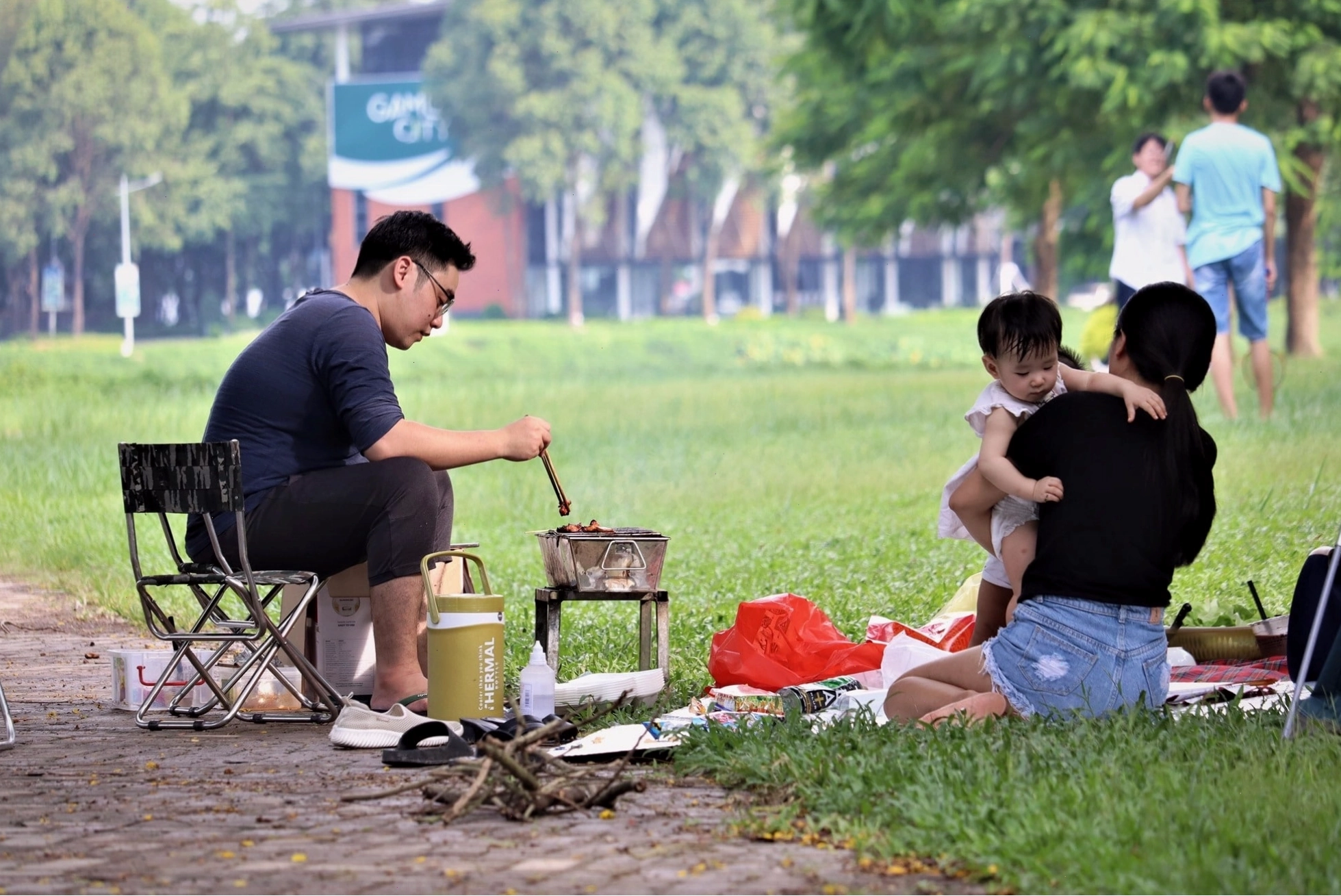 Hoạt động picnic tại Công viên Yên Sở