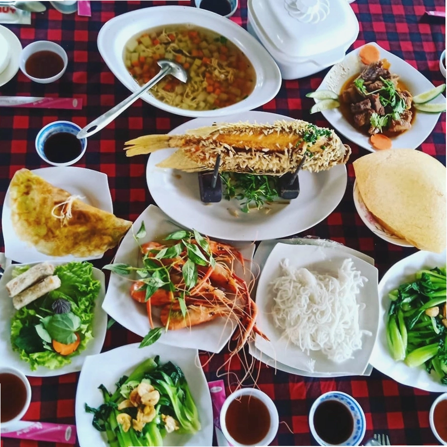 Hoạt động tham quan vườn trái cây tại Cồn Phụng