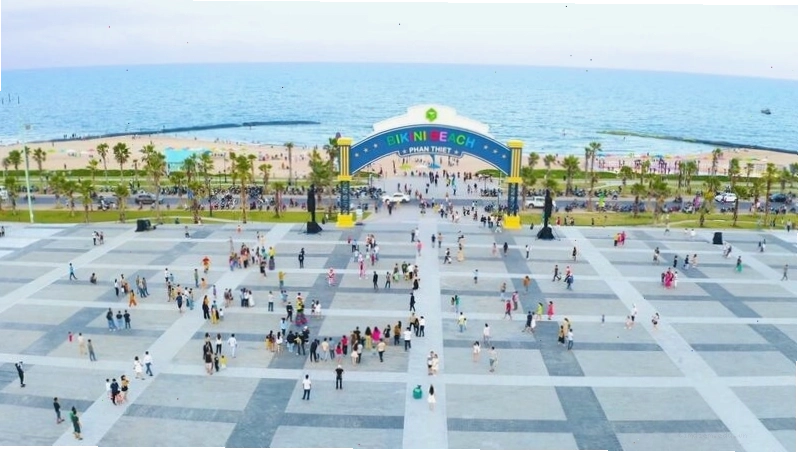 Hoạt động thể thao ngoài trời tại Bikini Beach