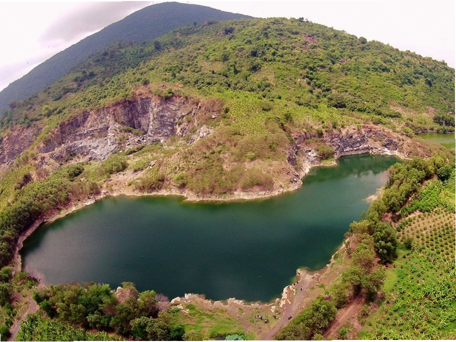 Hoạt động trekking lên Hồ Núi Đá Tây Ninh