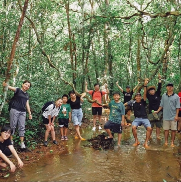 Hoạt động trekking rừng tại Bà Đất Eco Homestay