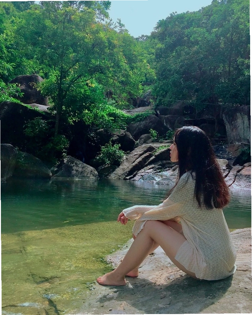 Hoạt động vui chơi dưới nước tại Suối Đá Núi Dinh