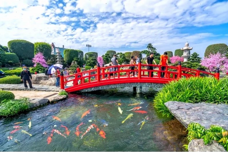 Hoạt động vui chơi ngoài trời tại công viên