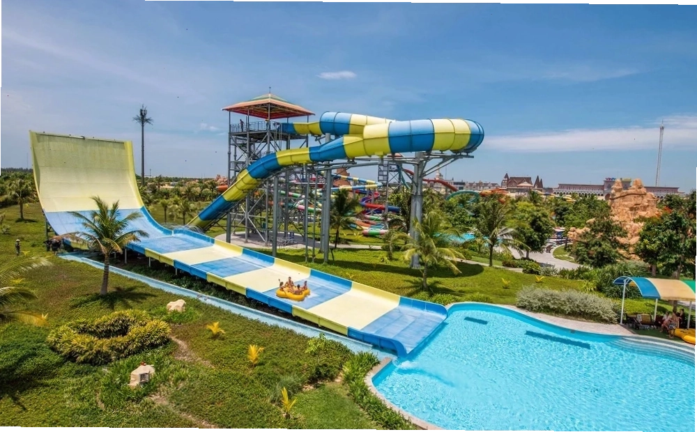 Hoạt động vui chơi tại bể tạo sóng