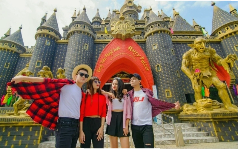 Hoạt động vui chơi tại biển Tiên Đồng Ngọc Nữ ở Suối Tiên