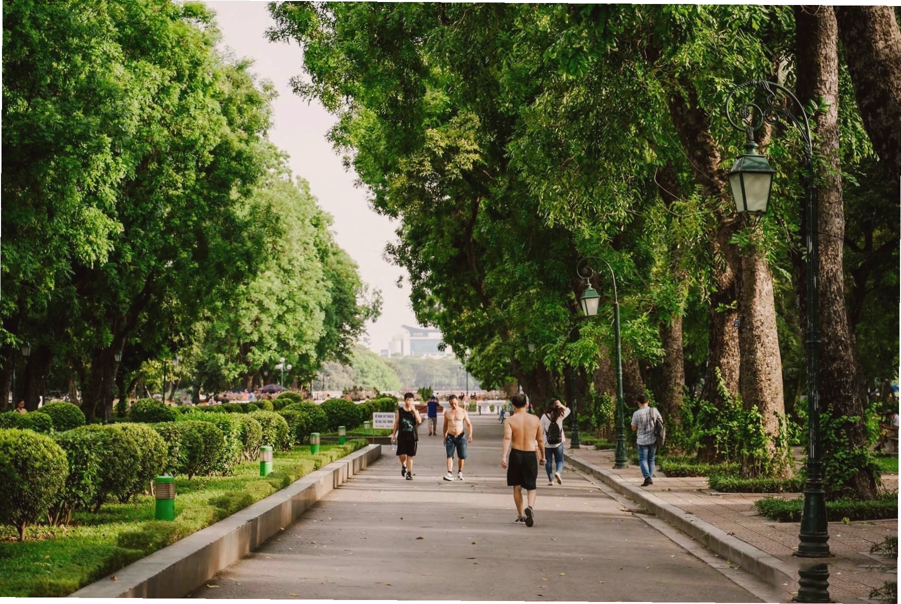 Hoạt động vui chơi tại công viên Yên Sở Hà Nội