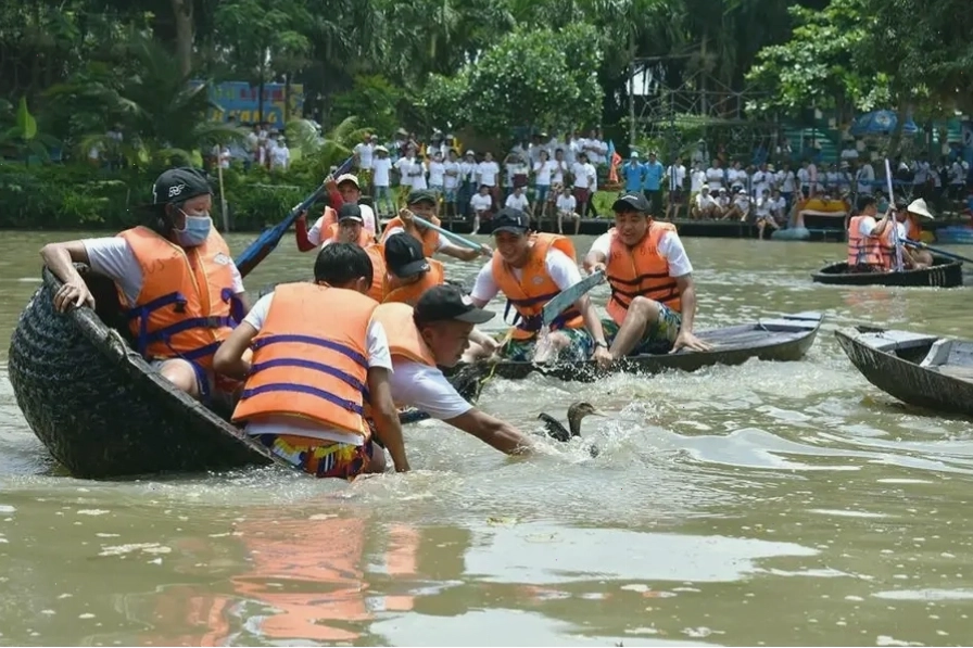 Hoạt động vui chơi tại khu du lịch Vinh Sang