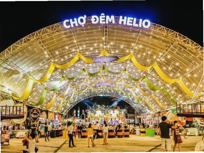 Hoạt động vui chơi trên biển Cửa Đại