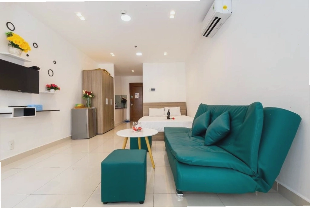 Homestay có ban công nhìn ra thành phố