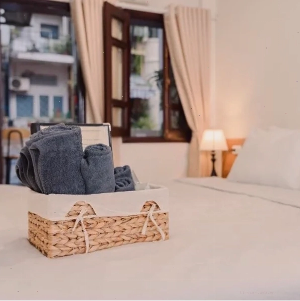 HOMESTAY OLD QUARTER Ha Noi - MAISON 105 MA MAY với ban công thoáng đãng