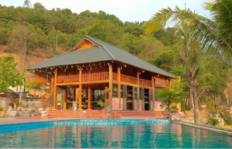 Homestay Stream House Hồ Đồng Đò với bể bơi vô cực view thẳng ra hồ
