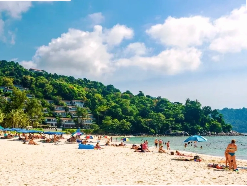 Kata Noi Beach - một trong những bãi biển đẹp ở Thái Lan