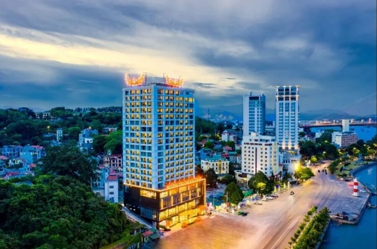 Khách sạn 4 sao Bãi Cháy: Trải nghiệm tiện nghi và view Vịnh Hạ Long
