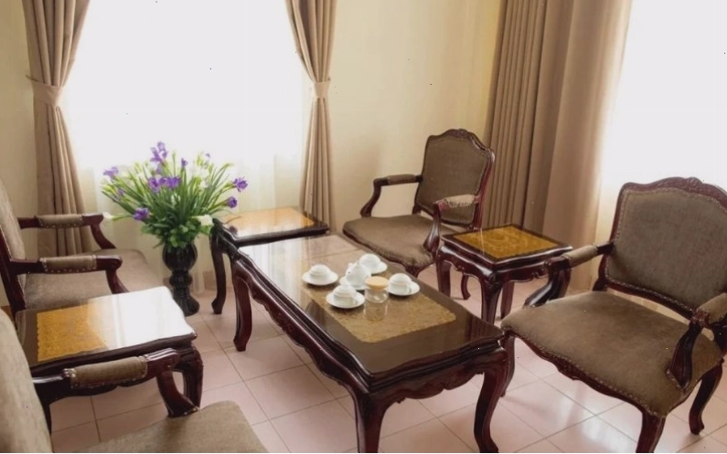 Khách sạn Công Đoàn Cửa Lò nhìn từ xa với khuôn viên rộng rãi