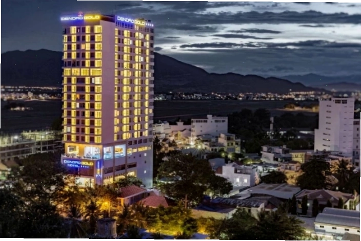 Khách sạn Dendro Nha Trang nhìn từ bên ngoài