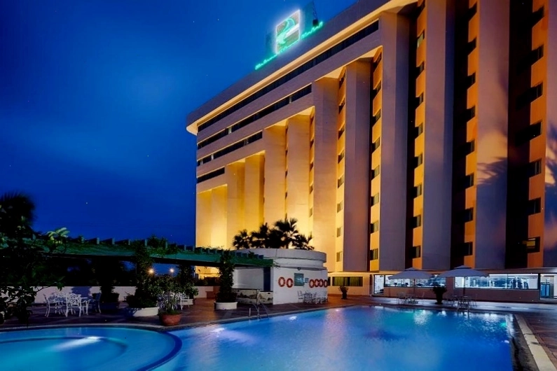 Khách sạn Hạ Long Plaza với vị trí trung tâm