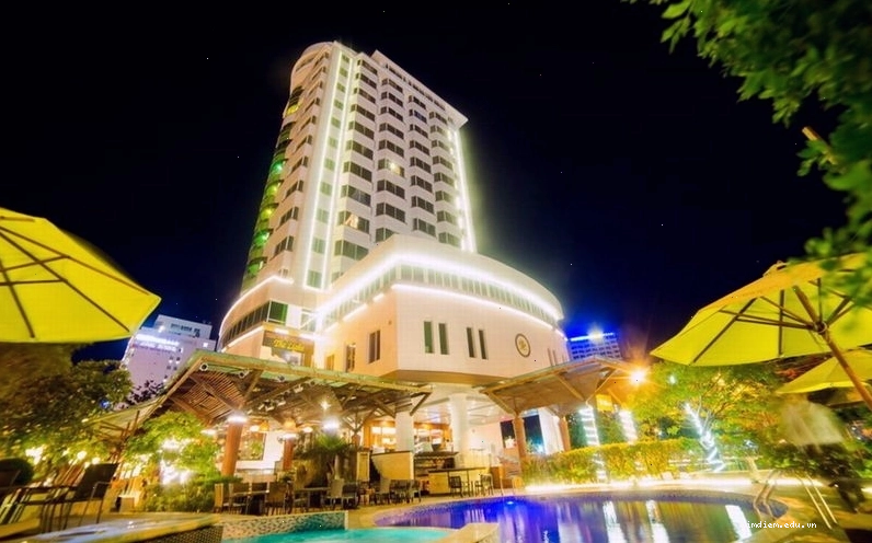 Khách sạn The Light Nha Trang với tầm nhìn bao quát ra biển