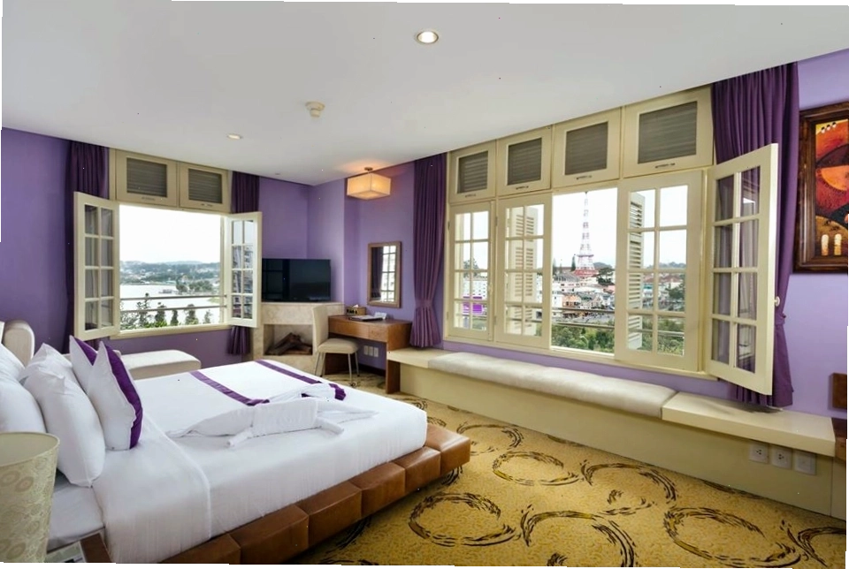 Khách sạn TTC Premium Ngọc Lan Đà Lạt có view toàn cảnh Hồ Xuân Hương tuyệt đẹp