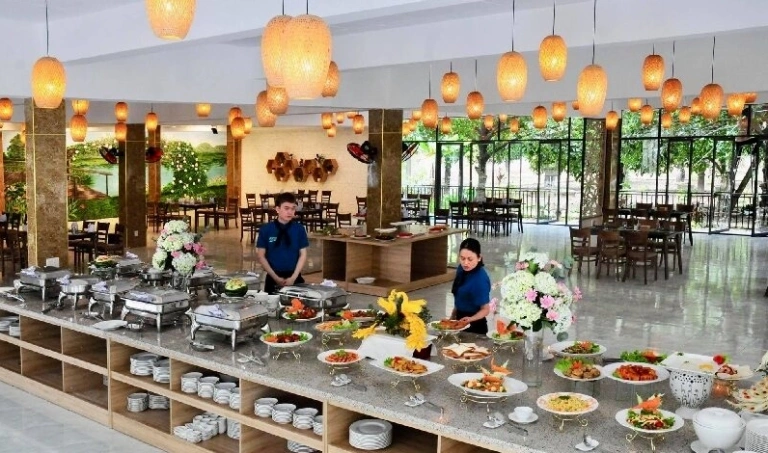 Khám Phá 10 Nhà Hàng Nổi Tiếng Tại Huế Thỏa Mãn Vị Giác Thực Khách