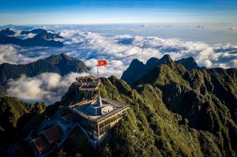 Khám phá các đỉnh núi cao nhất Việt Nam Dẫn đầu hành trình chinh phục