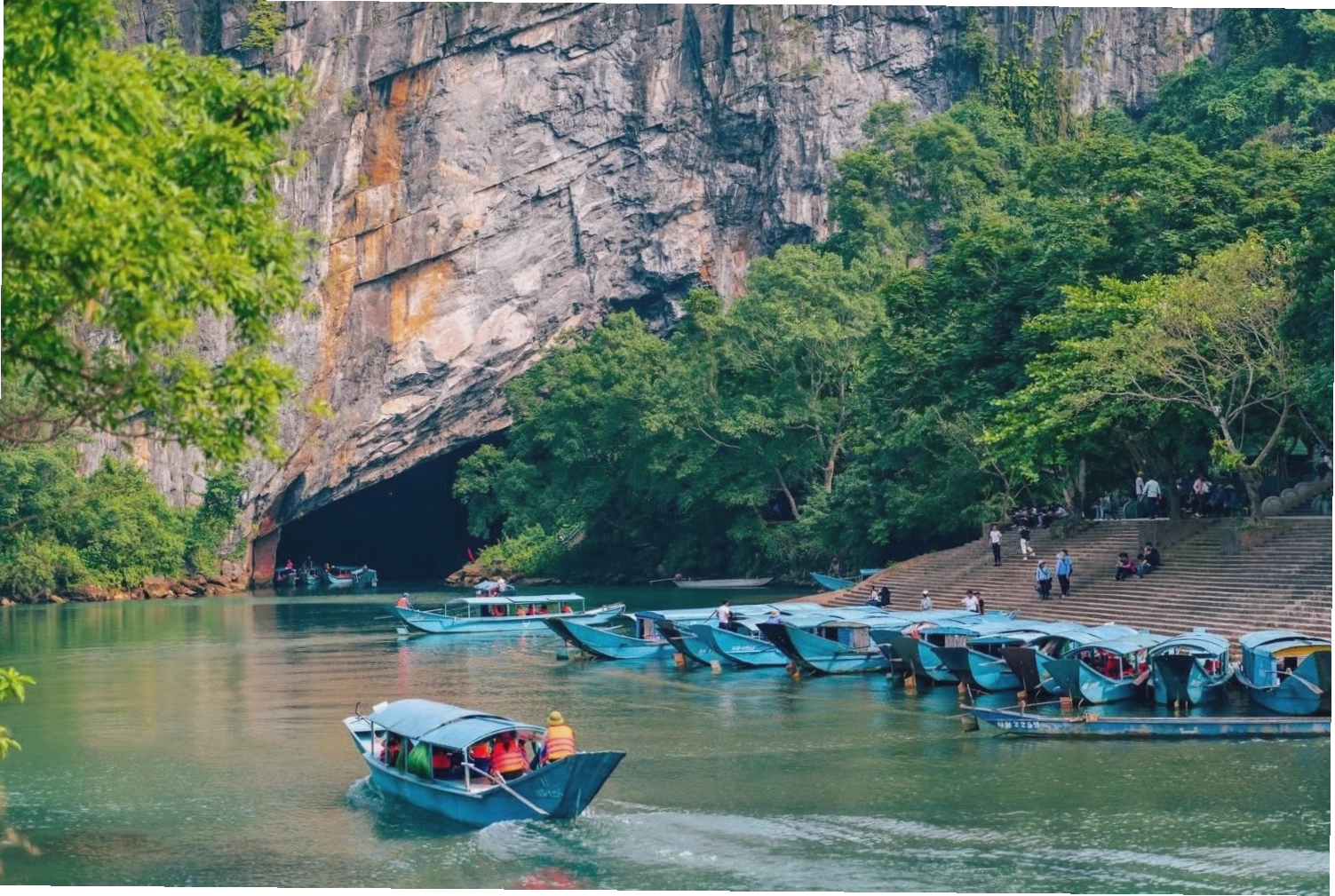 Khám phá động Phong Nha kỳ vĩ