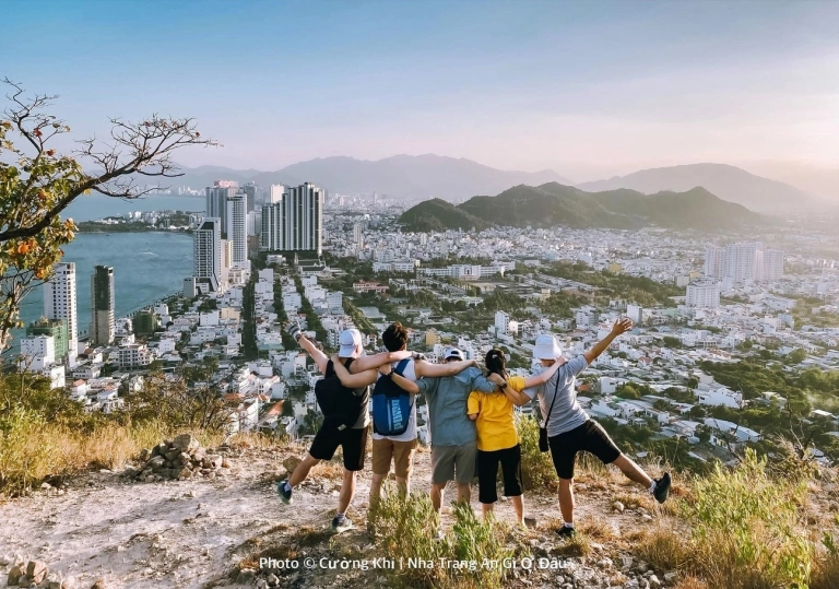 Khám Phá Núi Cô Tiên Nha Trang: Trekking, Cắm Trại và View Biển Đẹp Mê Hồn