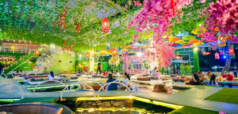 Khám phá quán cà phê cá koi độc đáo tại Quận Bình Tân