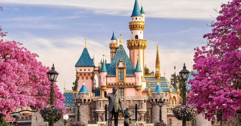 Khám phá Thế giới Diệu kỳ tại các Công viên Disneyland Nổi tiếng