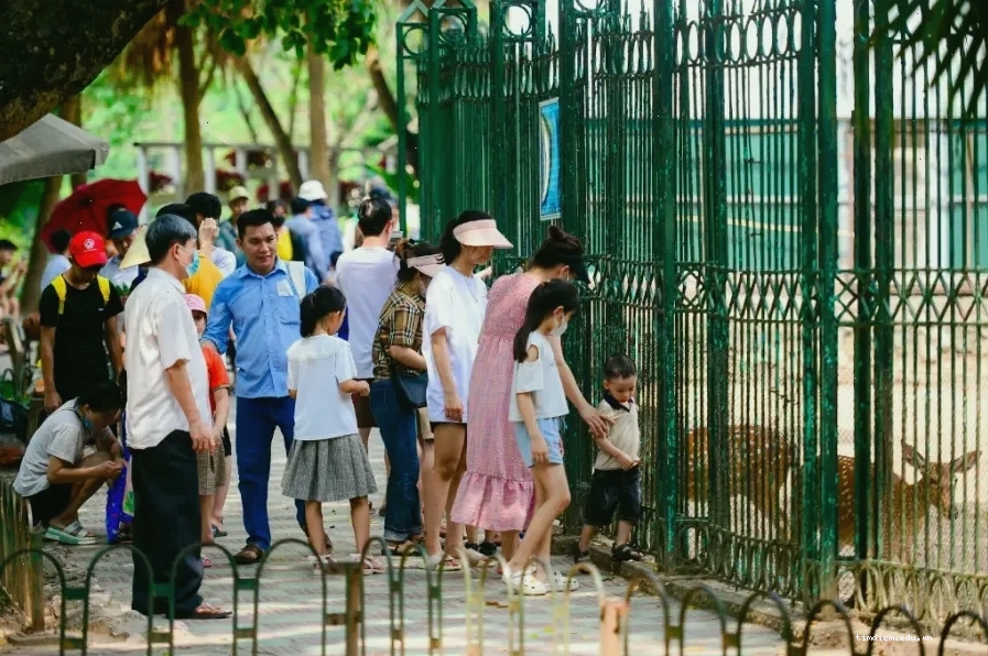 Khám phá thế giới động vật tại Công viên Thủ Lệ
