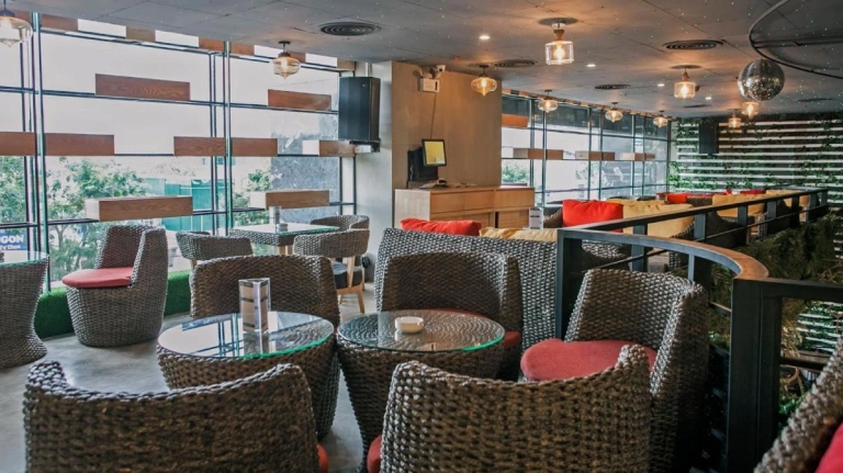 Khám phá Top Quán Cafe Ngã Tư Sở Hút Khách Nhất 2026