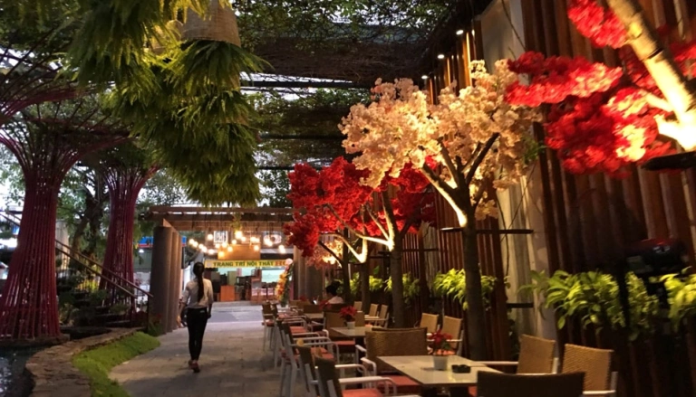 Khám phá vẻ đẹp ấm cúng của cafe nhà gỗ tại Sài Gòn