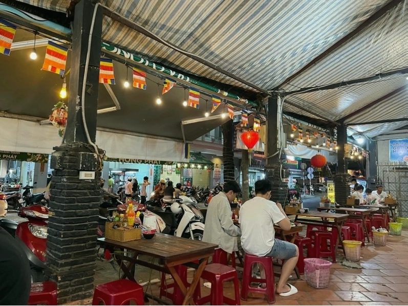 Không gian ấm cúng của Cơm Chay Cường