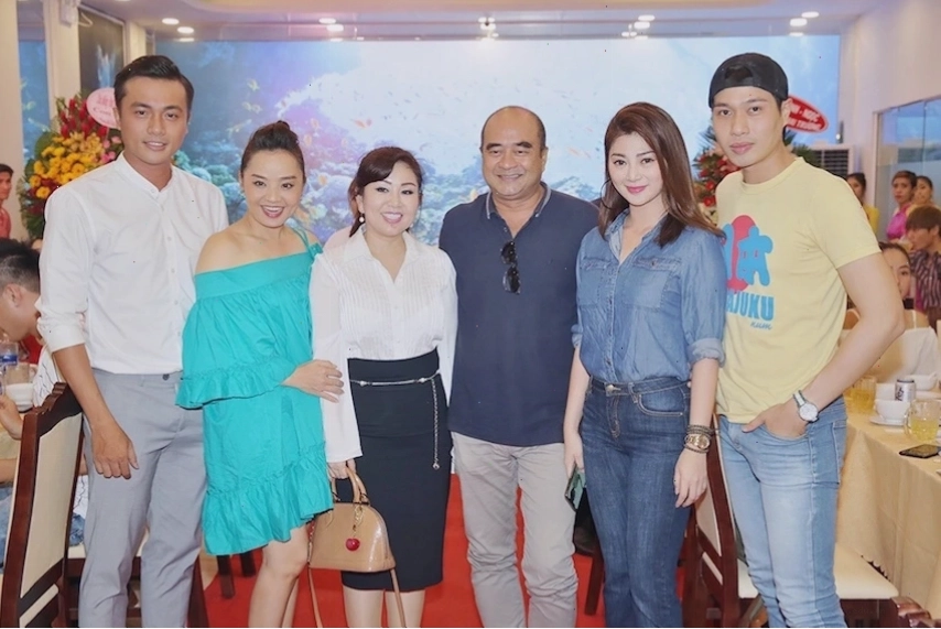 Không gian ấm cúng của nhà hàng Biển Dương 6